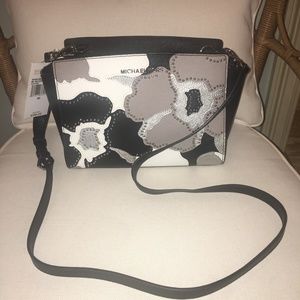 Michael Kors Selma Medium Crossbody - Black/Grey